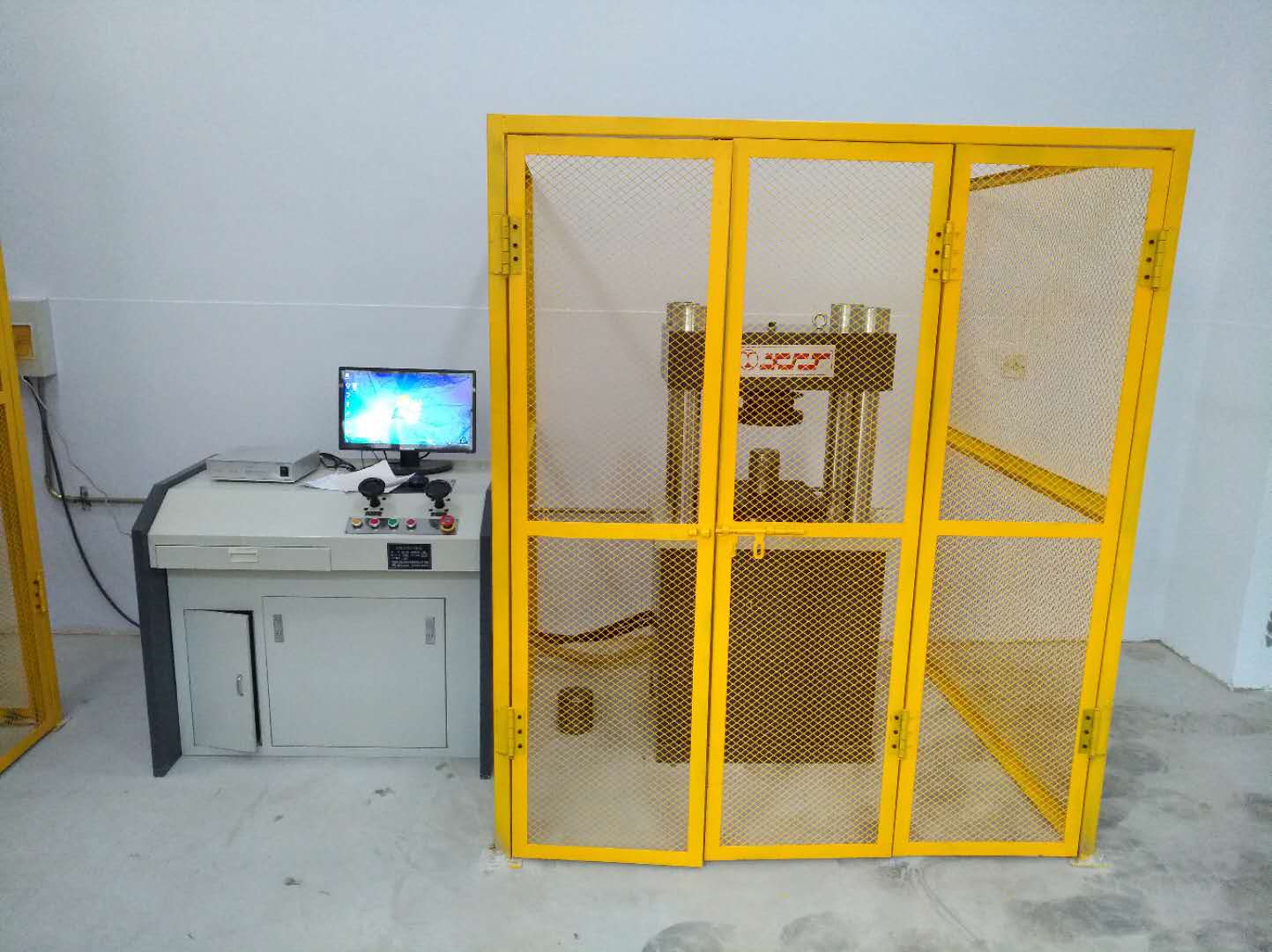 我司研發(fā)油田拉壓力表檢測儀，已交付多家油田使用。